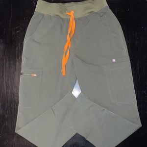 Figs moss high wasted yola skinny scrub pants, petite small